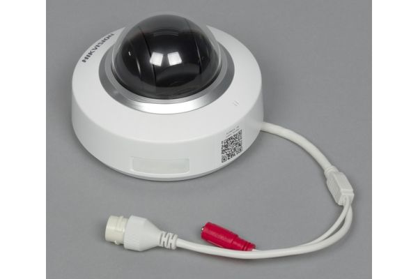 Миниатюрная купольная PTZ-камера от компании Hikvision